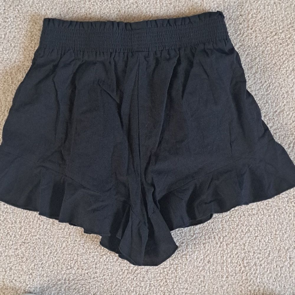 SMALL.   HALARA HIGH WAISTED SHIRRED RUFFLE CASUAL LINEN-FEEL SHORTS - Picture 7 of 8